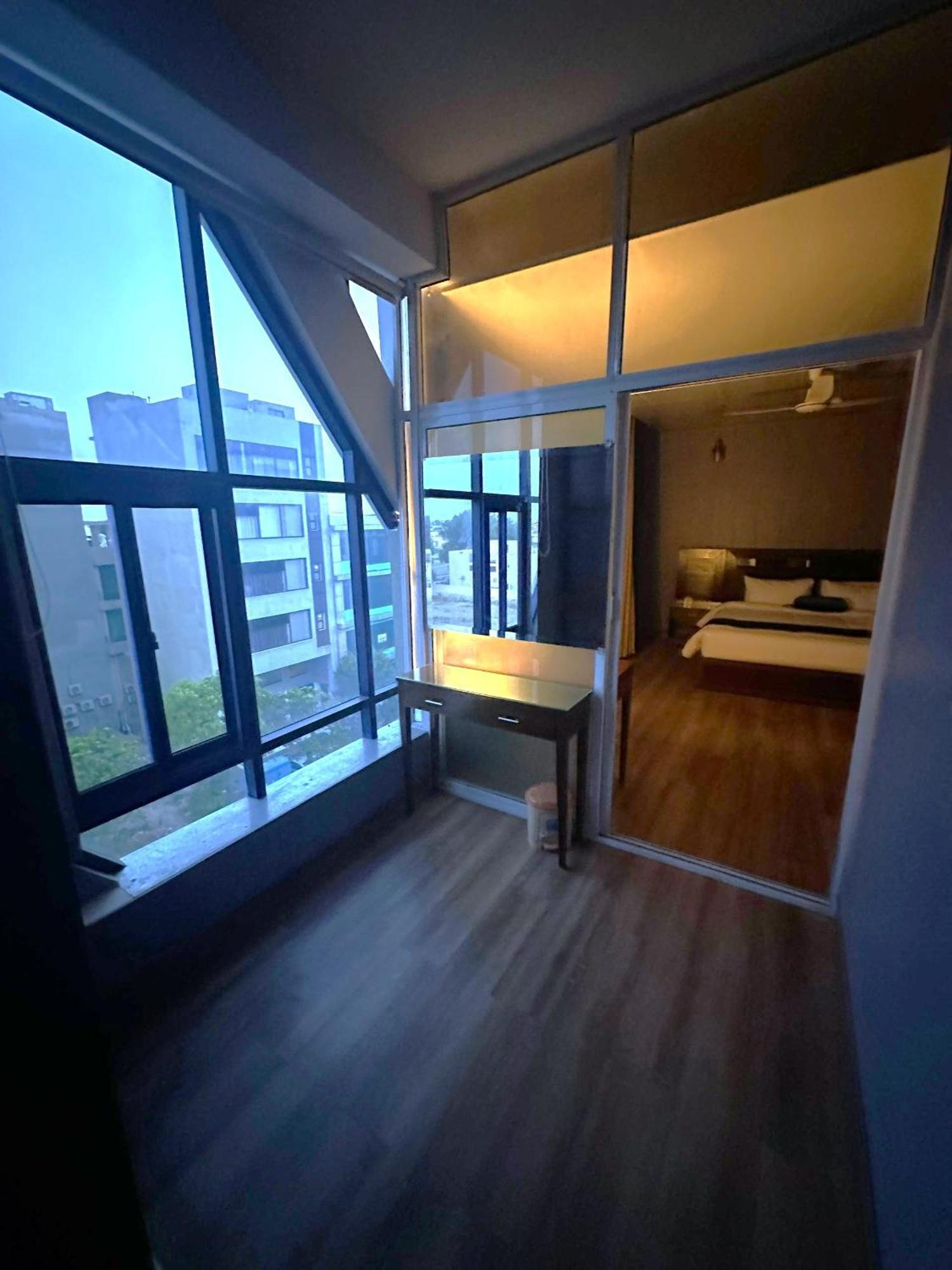 Luxury Apartment In Dha Phase 8, Near Allama Iqbal International Airport Lahore Luaran gambar