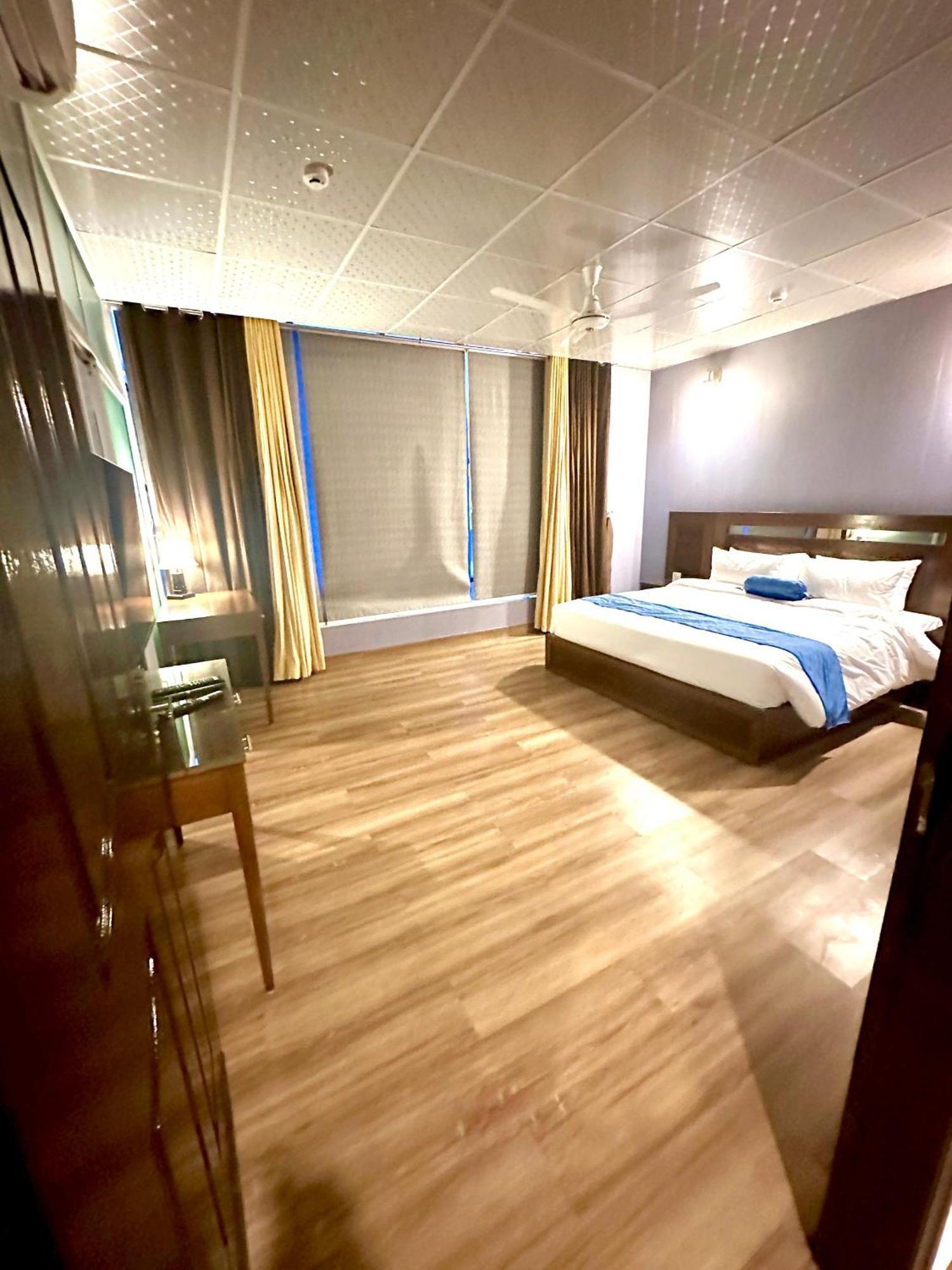 Luxury Apartment In Dha Phase 8, Near Allama Iqbal International Airport Lahore Luaran gambar